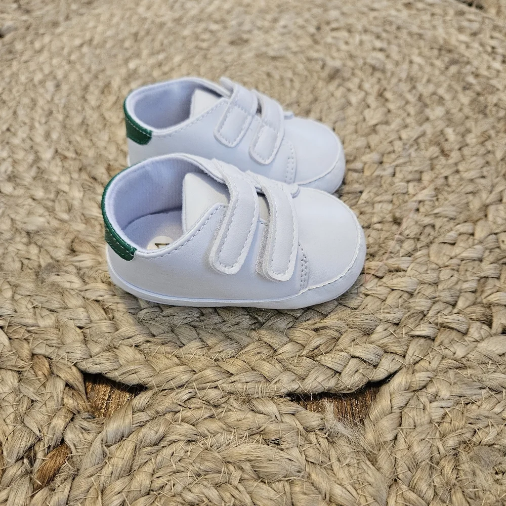 Stylish Kids Shoes Set - White and Brown 3 Pair Size 2 Infant (11)